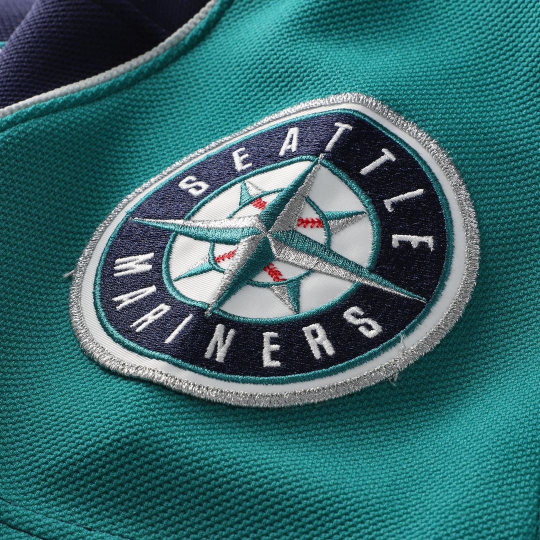 Seattle Mariners Ichiro Suzuki 2006 Cooperstown Mesh Batting Practice Button-Up Jersey (Navy)